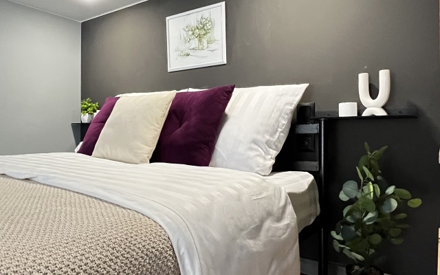U Metro Nagornaya Flat