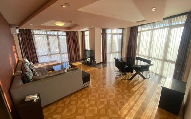 Hotel Grand Hills