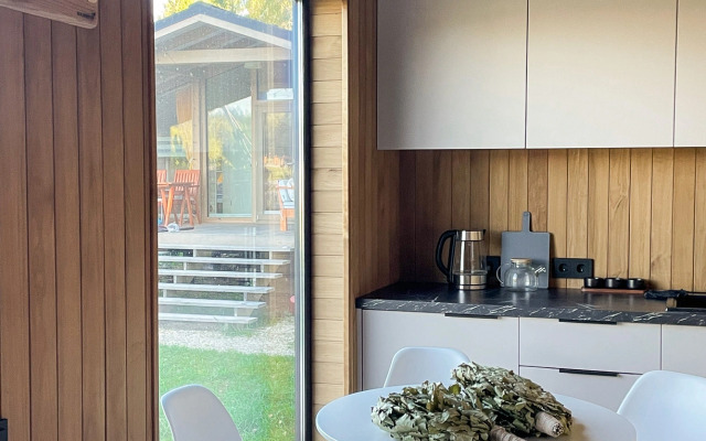 Частный дом с баней и чаном у воды и леса