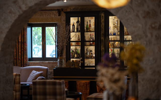 Alistos Hotel