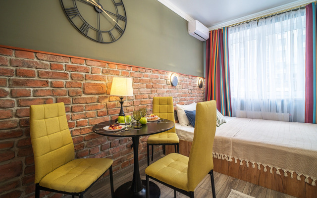 Kranc v starinnom stile vozle Ozera Apartments