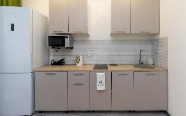 Квартира с желтым диваном