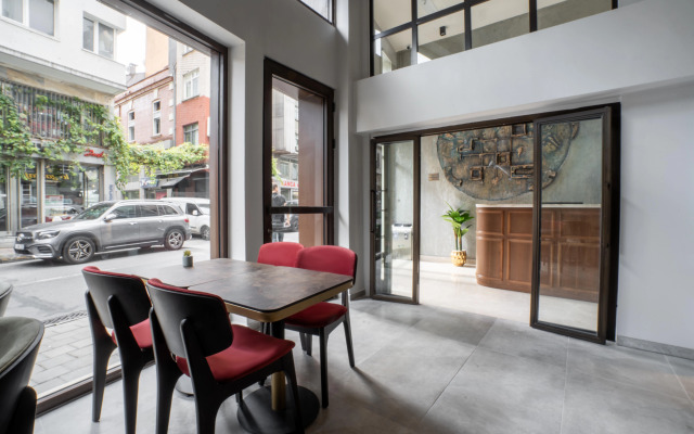 Smart and Simple Hotel Karakoy