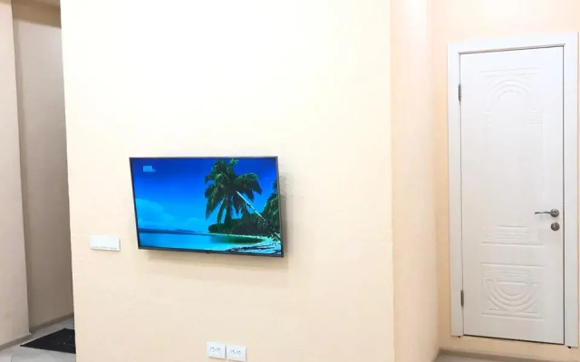 Trekhkomnatnaya V Tsentre Flat