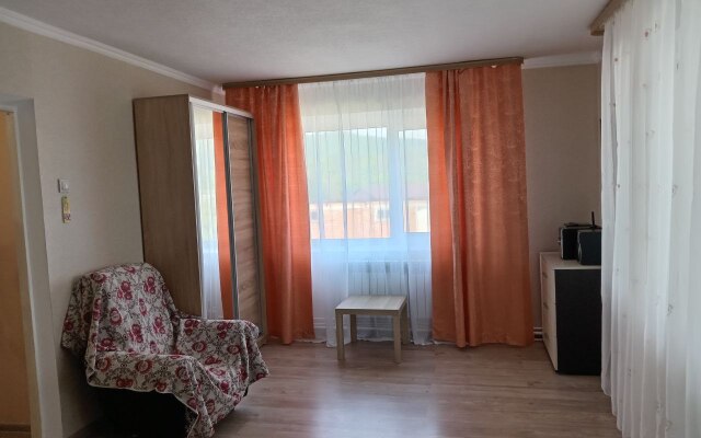 1 Komnatnaya S Balkonom Flat
