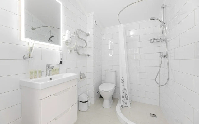 Avis Hotel