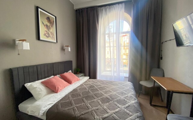 Квартира New Horizon Nevskiy 91 вид на главную улицу Петербурга из вашего окна