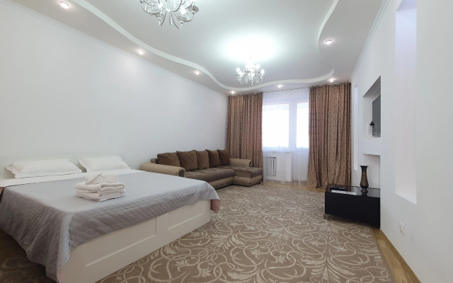 Trekhkomnatnye S Shikarnym Vidom Na Bayterek 251 Apartments