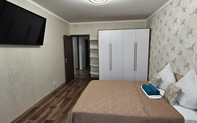 Trekhkomnatnye Na Yemlyutina Flat