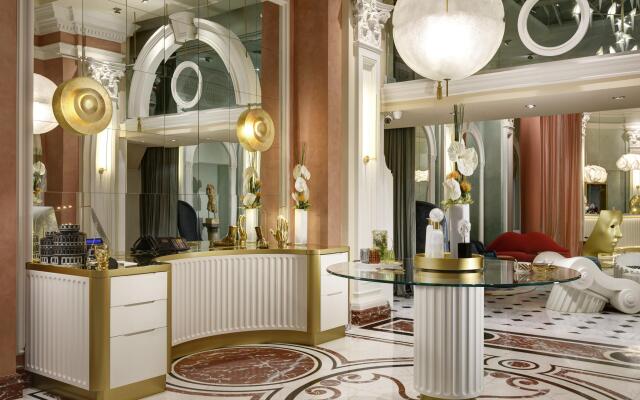Leon's Place Hotel
