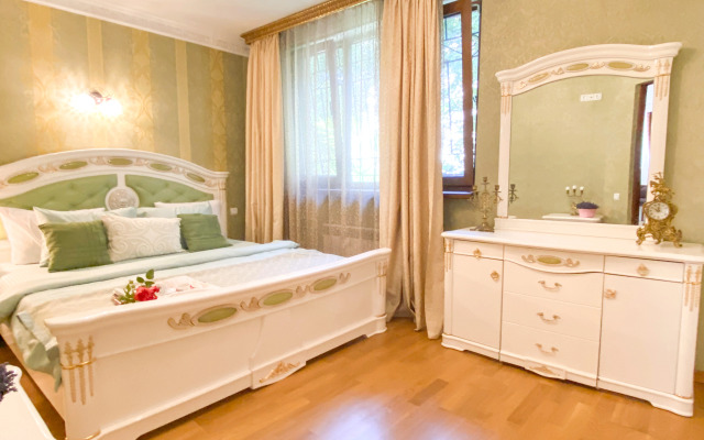 Admiralskaya V Tsentre Sevastopolya Flat