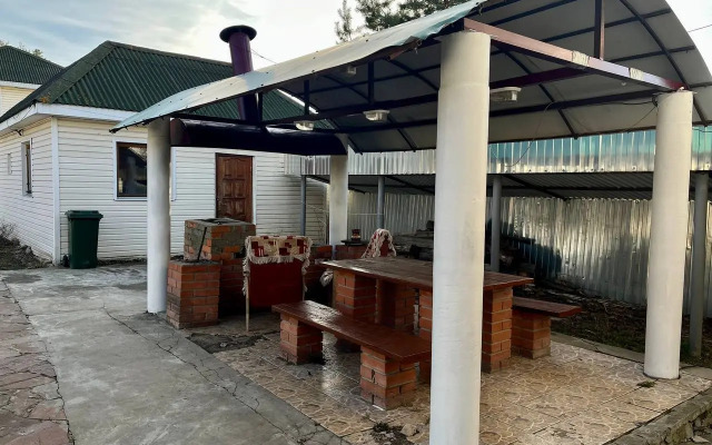 Частный дом двухэтажный на 1-й Лесной улице 1