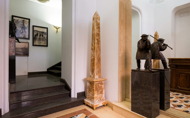 Nikitskiy Bulvar 7b Apartments