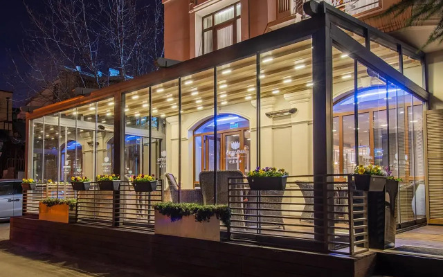 City Avenue Hotel