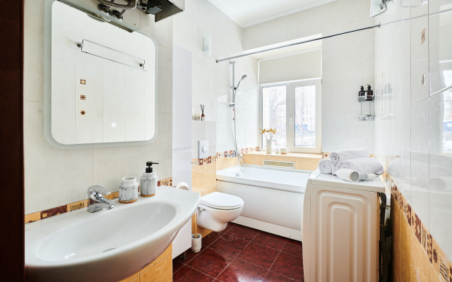 GM YArkaya Trekhkomnatnaya u Krasnoj Ploshchadi Apartments