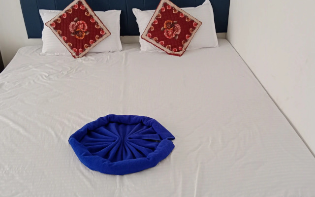 Aaradhya Hotel
