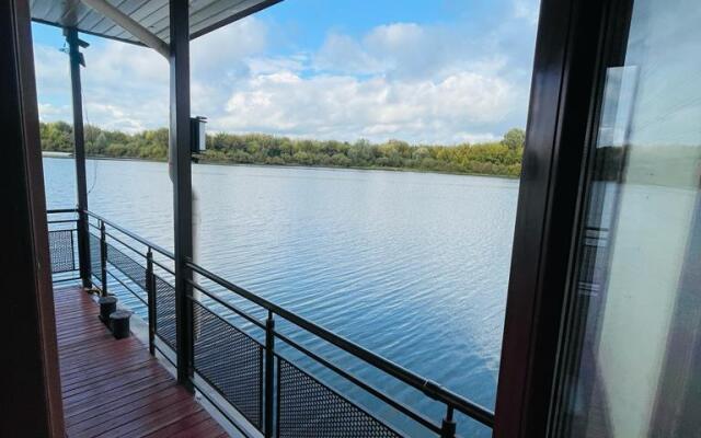 Yacht Club Fregat Hotel