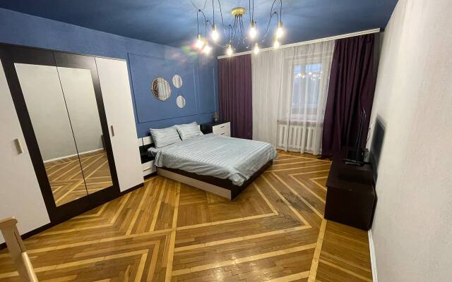 Tolstoy Demonstratsii 38 Flat