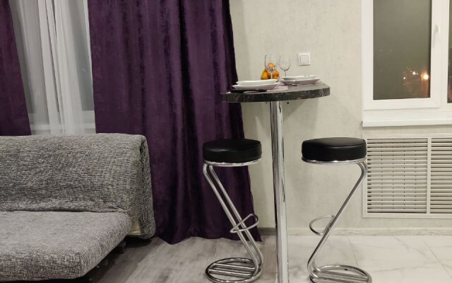 V Tsentre Neftyanikov Flat