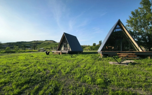 A-Freym S Panoramnym Ostekleniem I Terrasoy Chalet