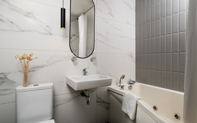 Apartment with Jacuzzi  Izumrud