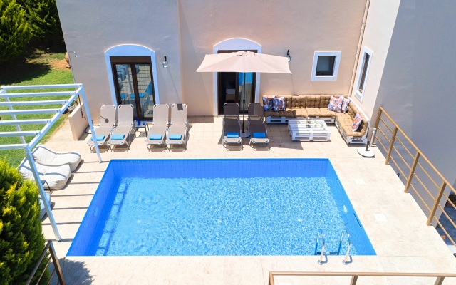 Cretan Sunny Villa Heated Pool