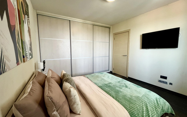 Layf Apart Flat