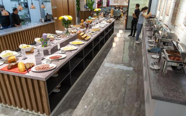 Paradise Plaza Luxury Hotel