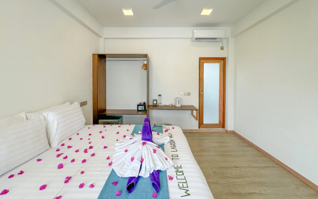 Lagoon Thoddoo Villa