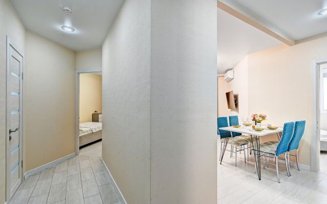 evro trekhkomnatnye MorskayaSimfonya-2 s balkonom, bassejnom na territorii ZhK Apartments