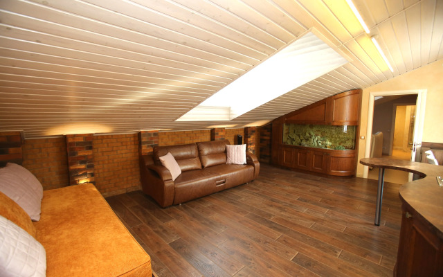 Dlya 8mi Gostey Nevsky 5 Apartment