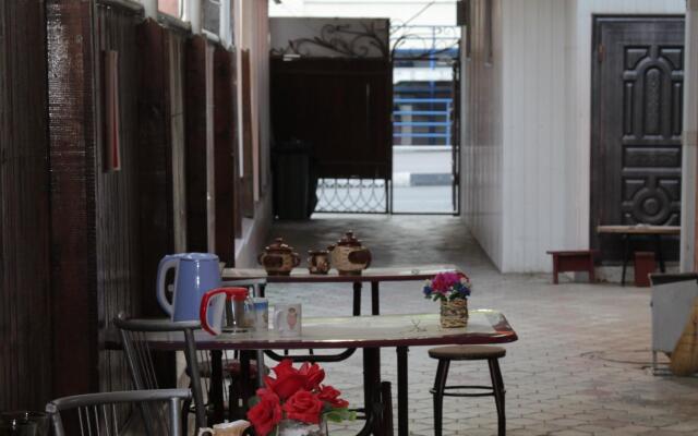 Uyut Guest House