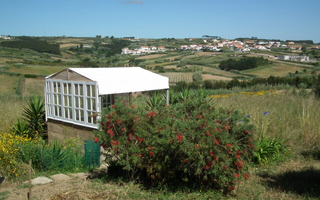 Da Silva Bike & Surf Camp Guest house