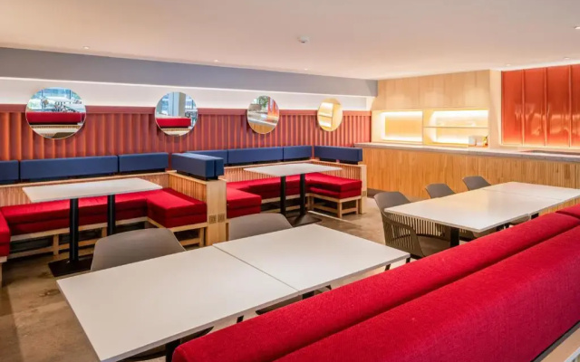 Отель Blue Hippo Hotel