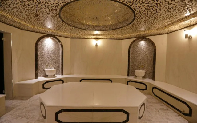 Days Baku Hotel