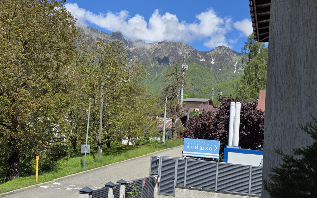 Panorama Achishkho Nomer S Balkonom Hotel