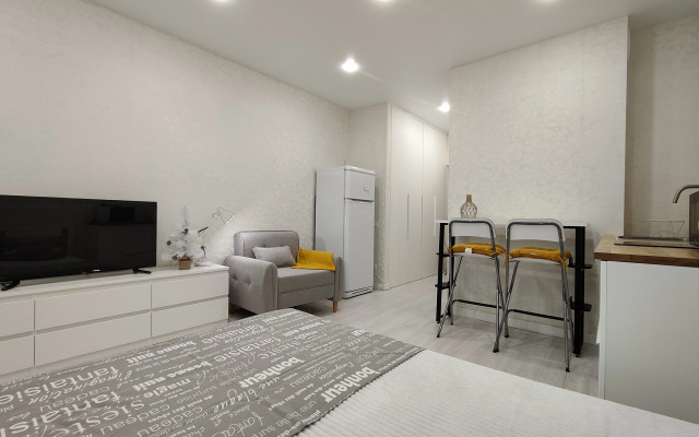 Studiya U Zh/d Vokzala Na 31 Etazhe Flat