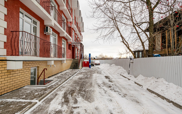 Uyutnaya Sovremennaya Studiya U Tsirka Flat