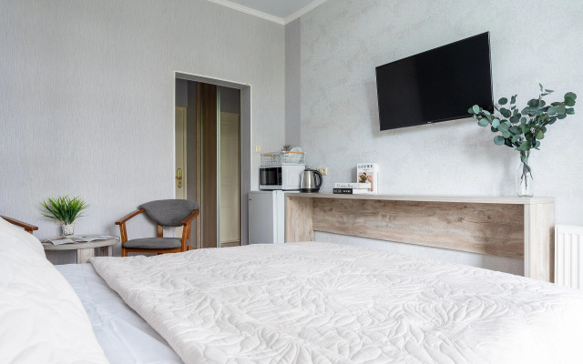 Studiya s balkonom u Dendrariya i morya. Pokrovskij 78 Apartments