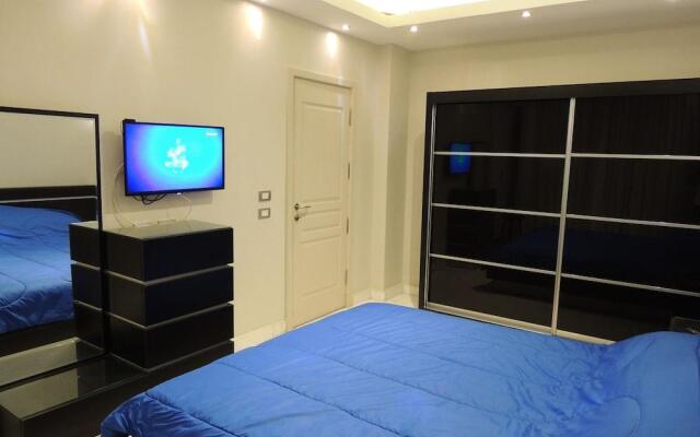 Sultan Luxurious Townhouse Near Auc Apartments