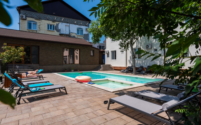 Nikos Guest House