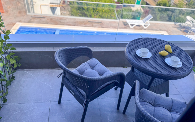 Kaskad 2 Na Pervoy Beregovoy Linii Flat