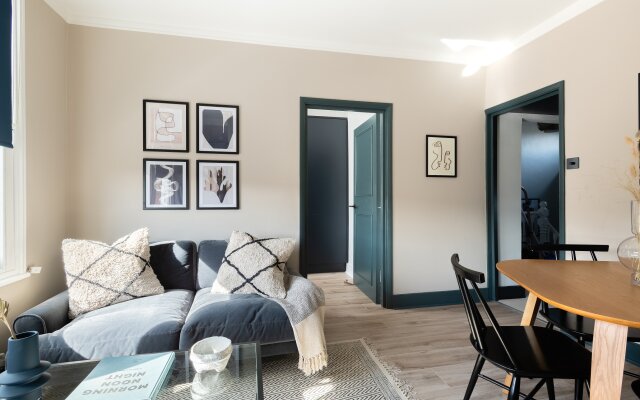 The Battersea Retreat - Modern & Bright 1BDR Apartment with Balcony