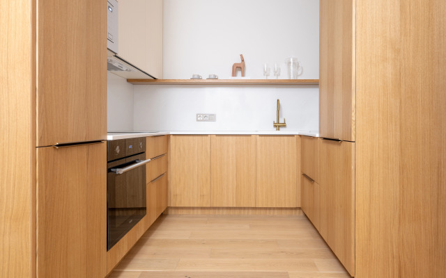 Dvukhmestnyye Marisol Amber s vidom na bassein Apartments