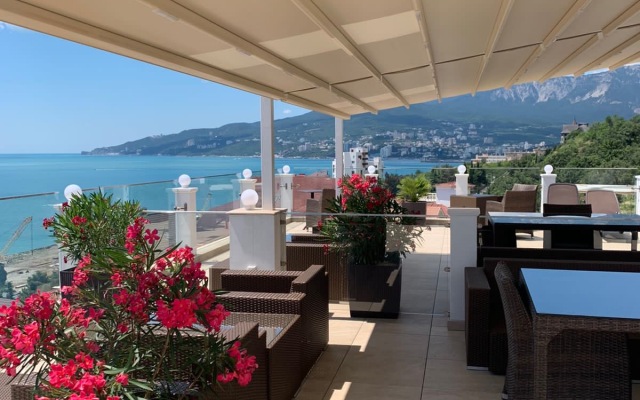 Crown Villa