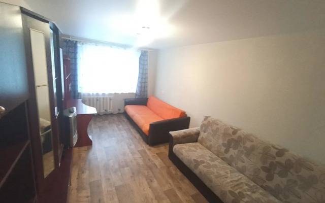 Na Ulitse Verkhnyaya Dubrova 32 Flat