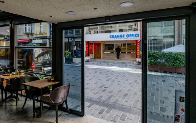 Peak Star Hotel