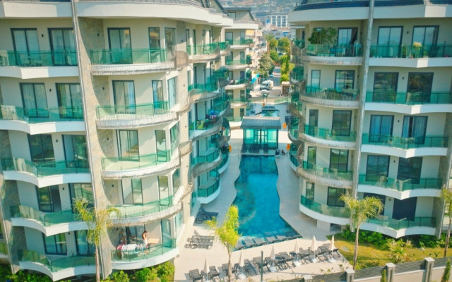 Qoople Legend A7 v 100 Metrah ot Morya Apartments