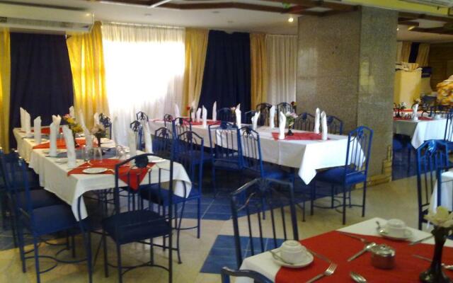 Gaddis Hotel, Suites and Apartments
