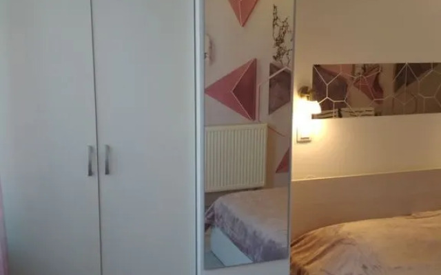 Rozovaya Na Solnechnoy Ulitse 17 Apartments